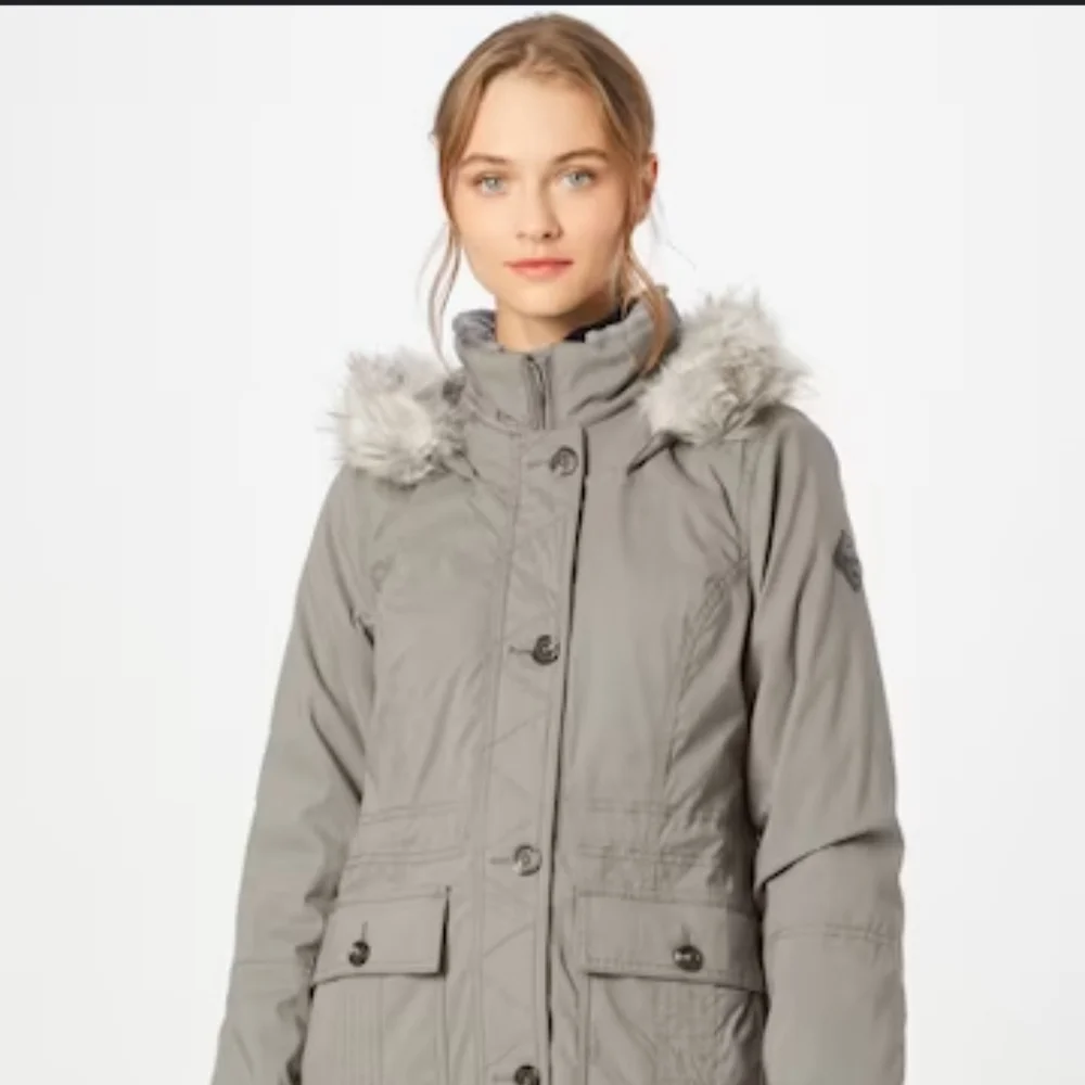 Hollister Women's Gray Jacket/ Parka with Faux Fur Hood Size Large *LIKE NEW* - Picture 4 of 12